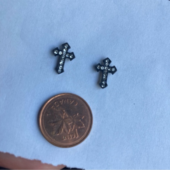 Rhinestone cross earrings - Picture 3 of 6